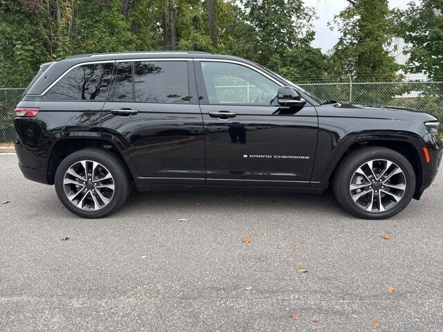 2022 Jeep Grand Cherokee Overland photo 3