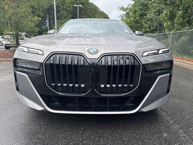 2025 Bmw 740i Sedan photo 2