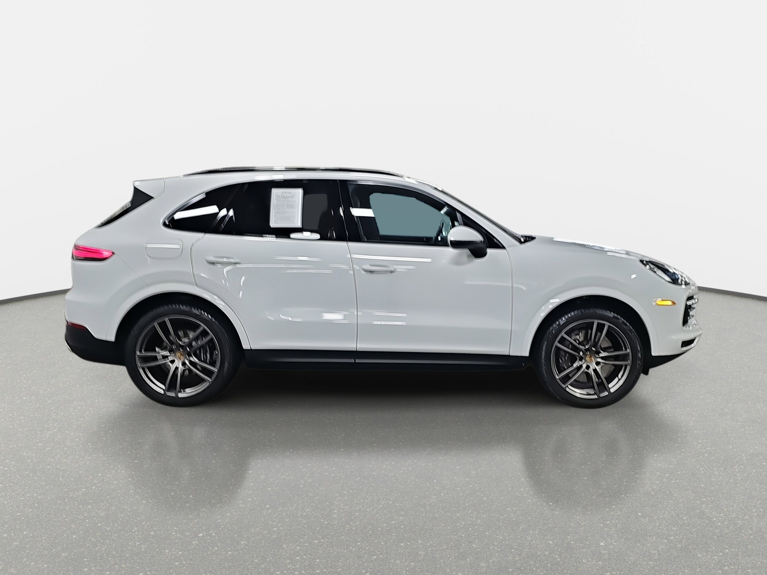 2022 Porsche Cayenne Base photo 4