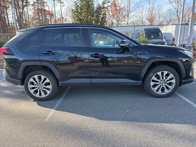 2022 Toyota RAV4 XLE Premium photo 4