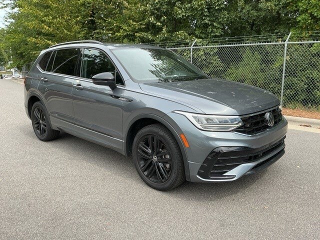 2022 Volkswagen Tiguan SE R-Line Black photo 2