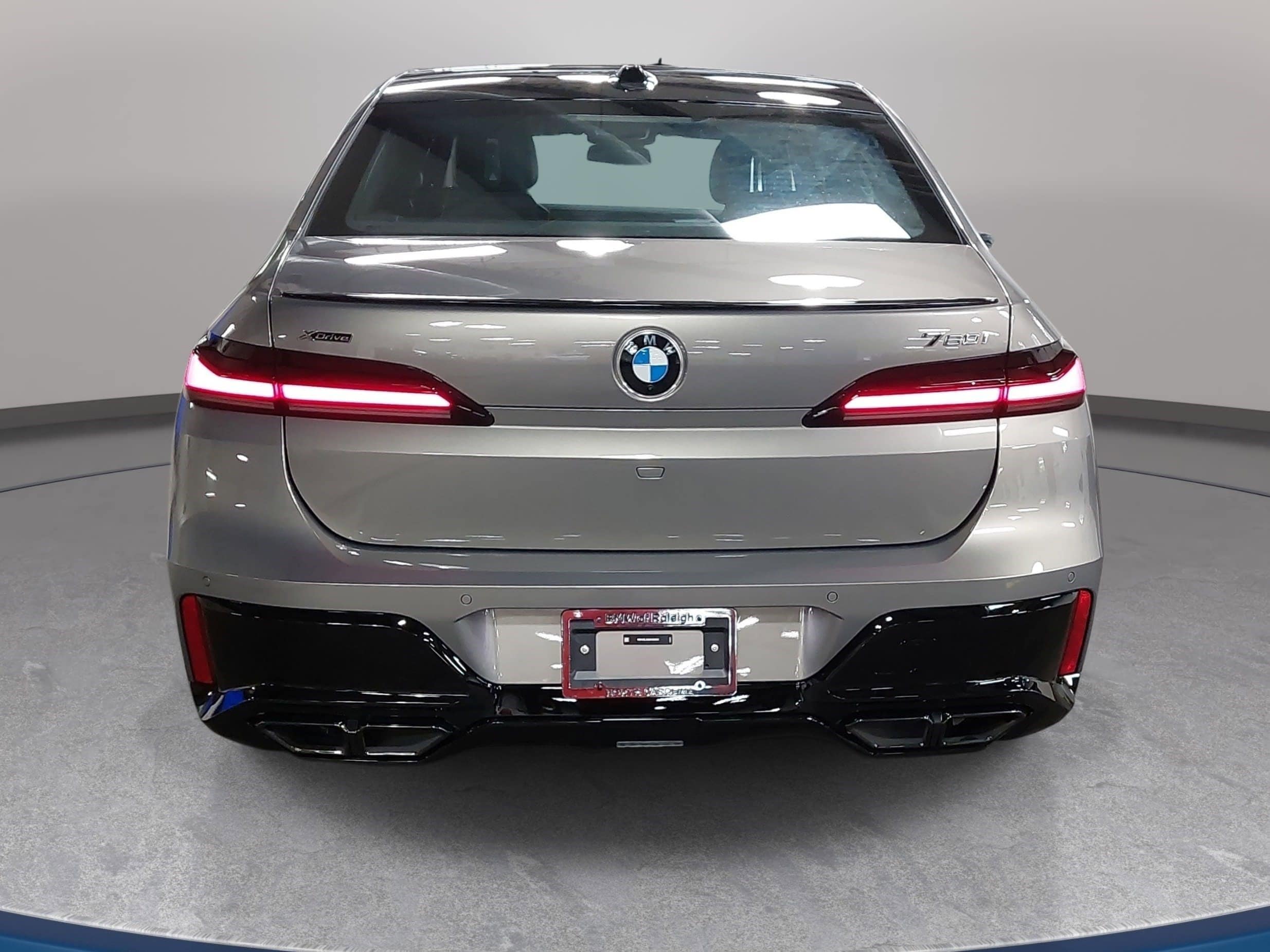 2025 BMW 7 Series 760i - Photo 6