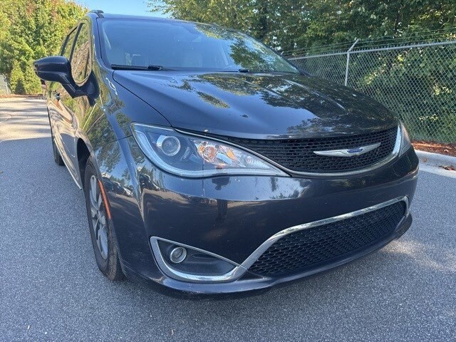 2020 Chrysler Pacifica Touring Plus photo 3