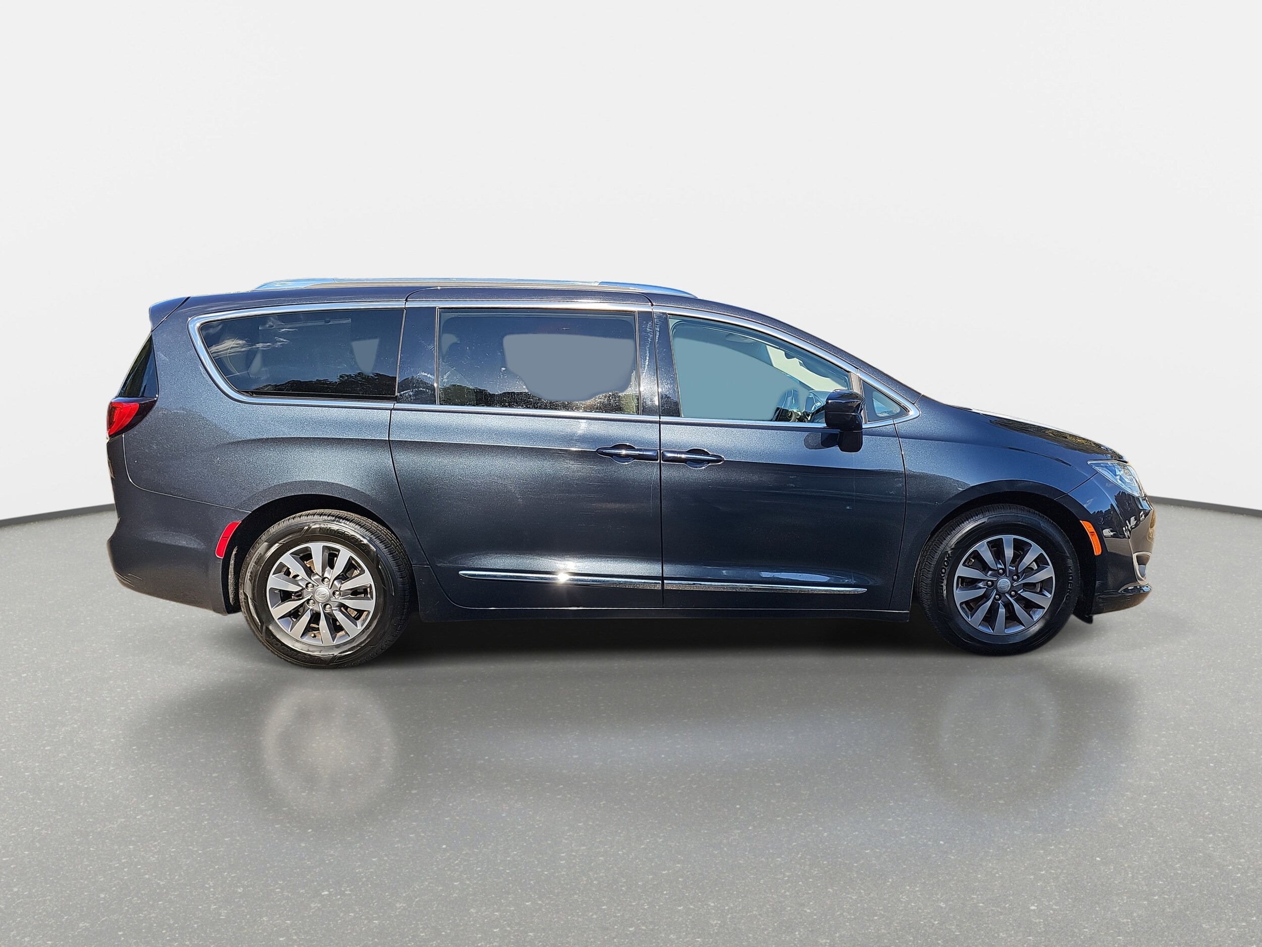 2020 Chrysler Pacifica Touring Plus photo 4