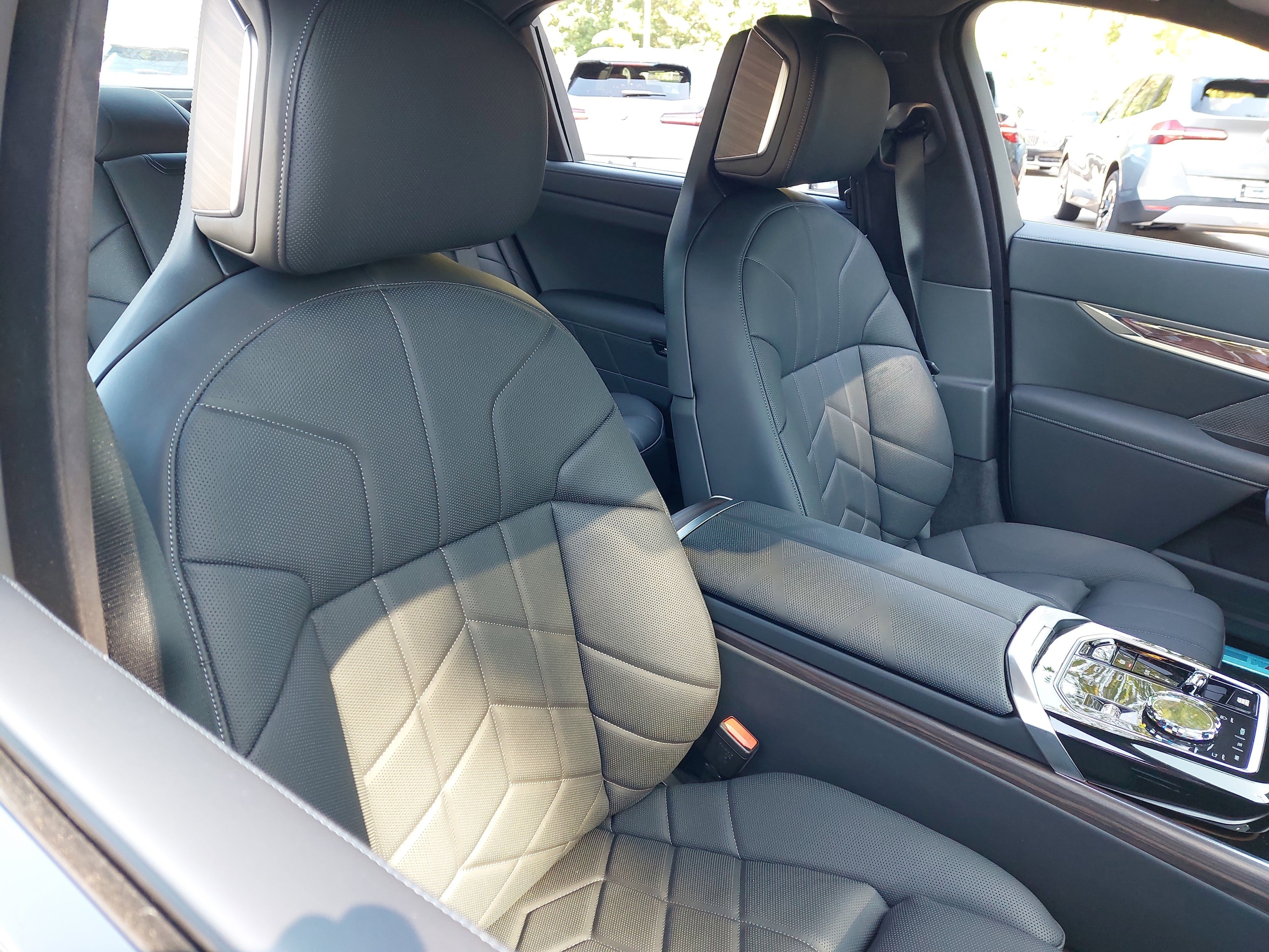 2025 BMW 7 Series 760i - Photo 10