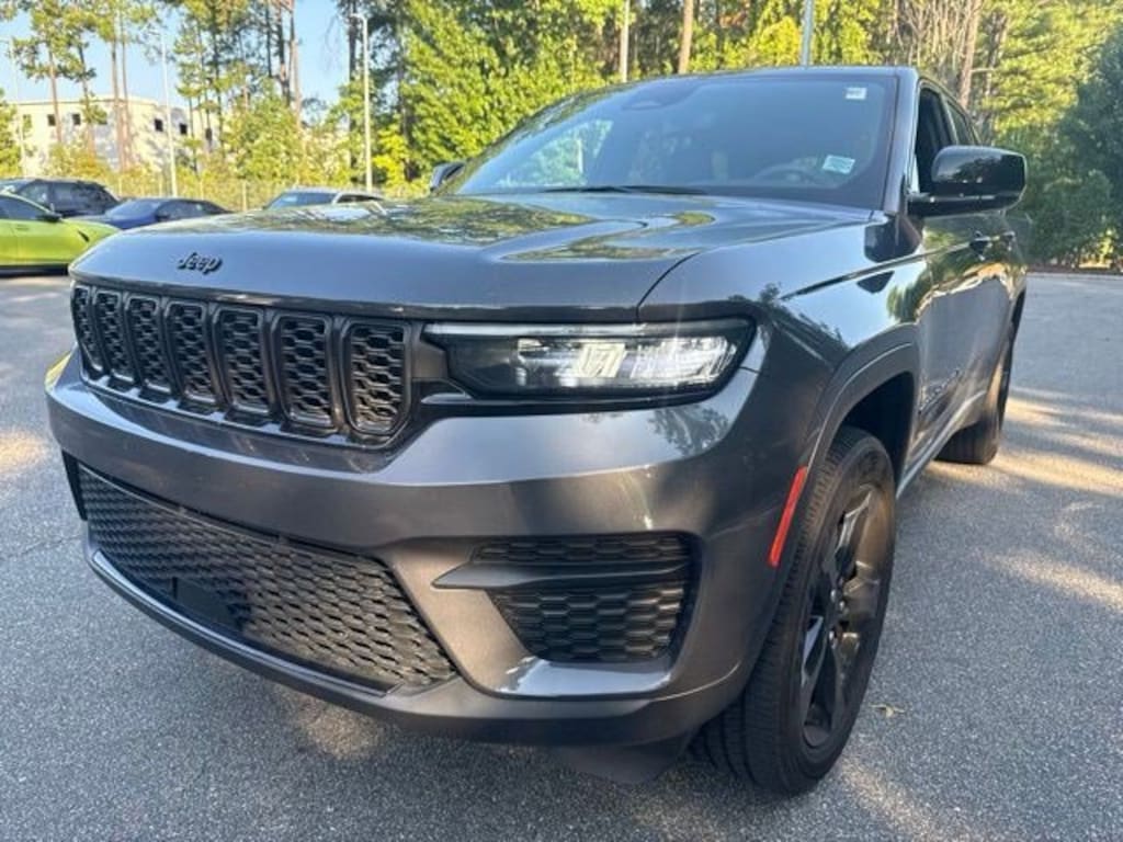 Used 2024 Jeep Grand Cherokee Altitude SUV