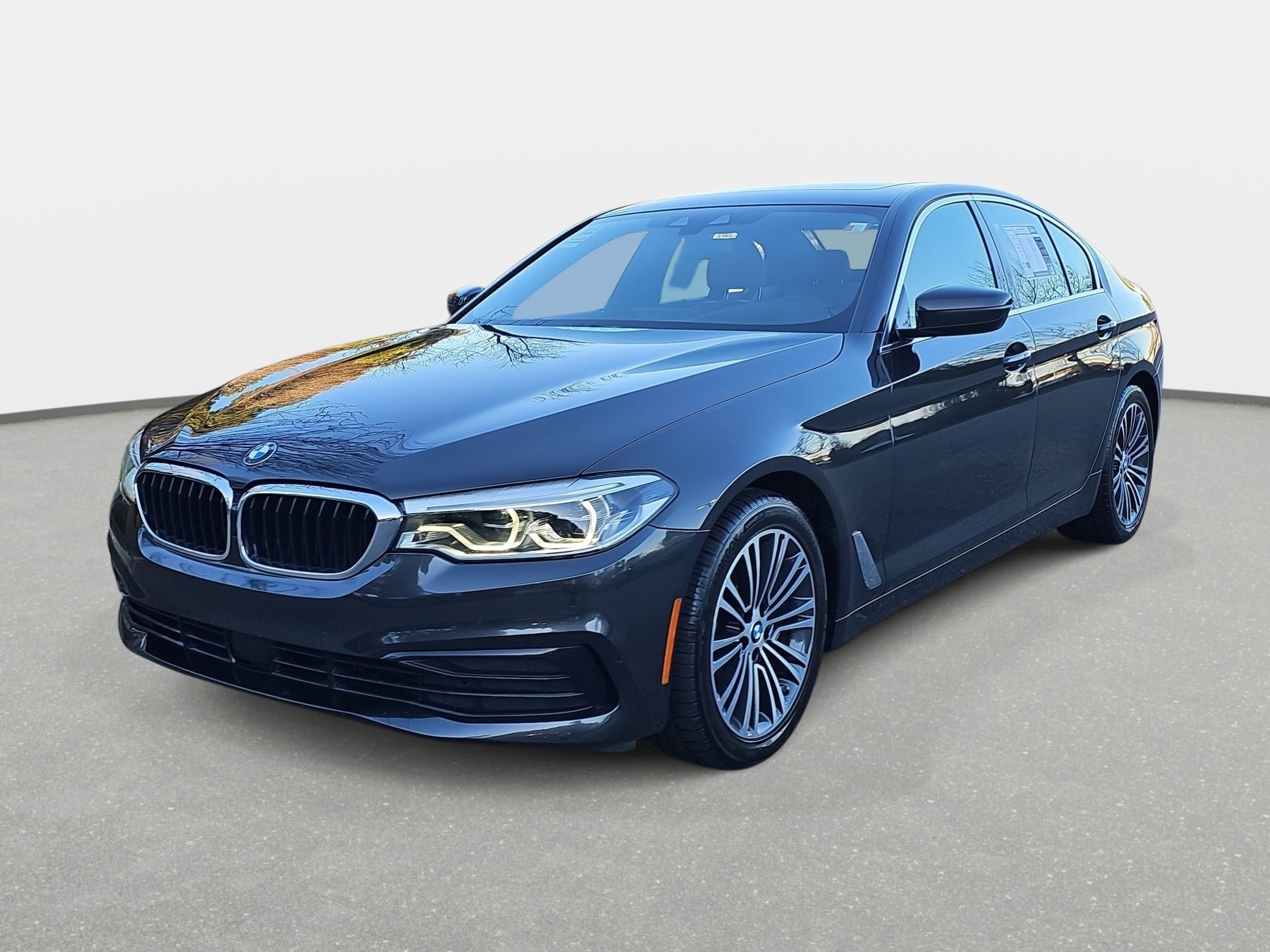2019 BMW 5 Series 540i's photo