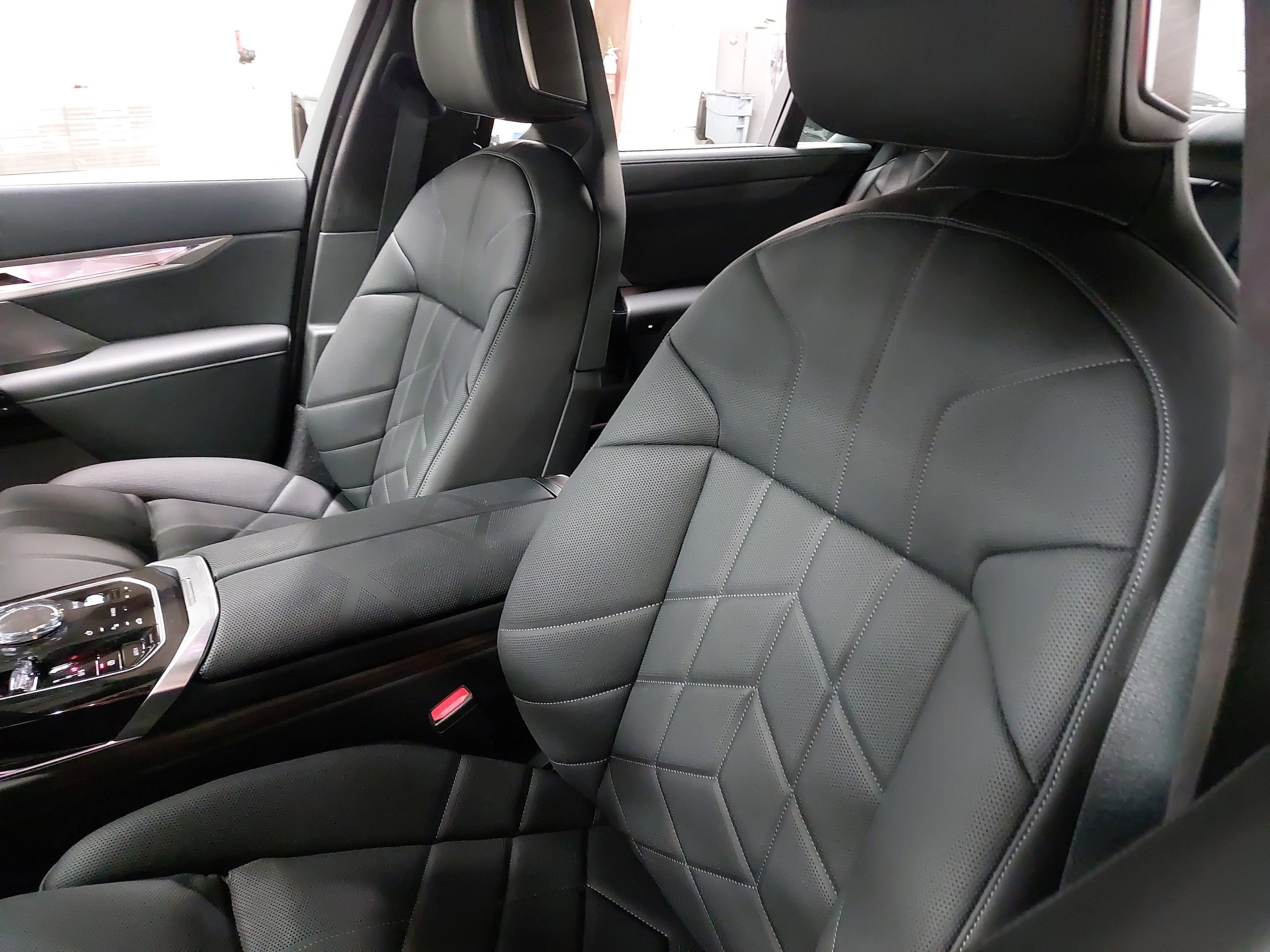 2025 BMW 7 Series 760i - Photo 16