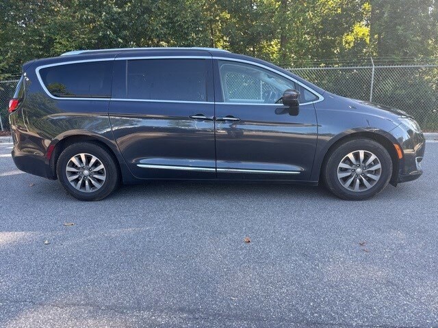 2020 Chrysler Pacifica Touring Plus photo 4