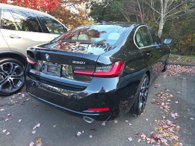 2025 Bmw 330i Sedan photo 2