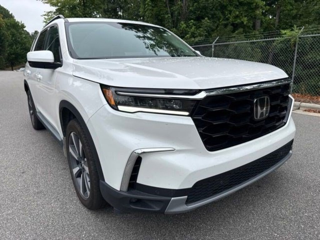 Used 2025 Honda Pilot Touring SUV