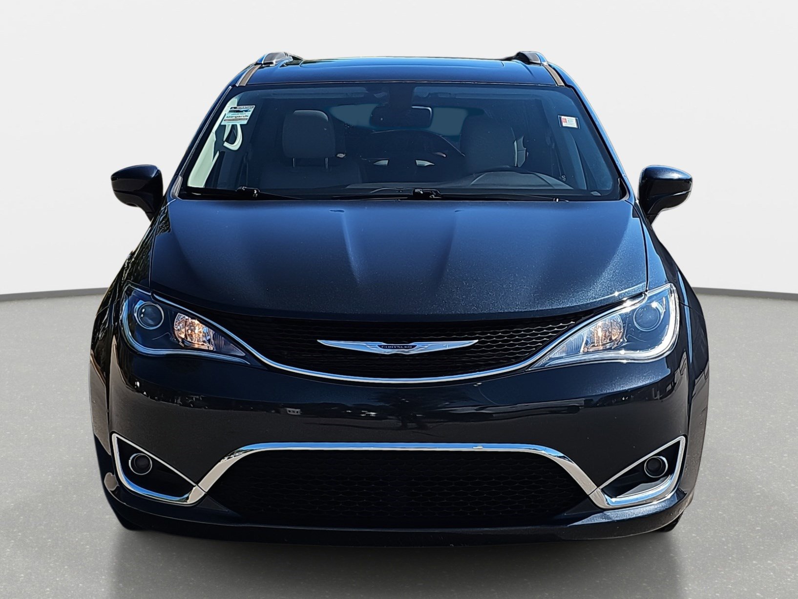 2020 Chrysler Pacifica Touring Plus photo 2