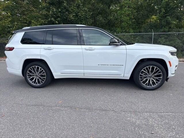 2021 Jeep Grand Cherokee L Summit photo 2