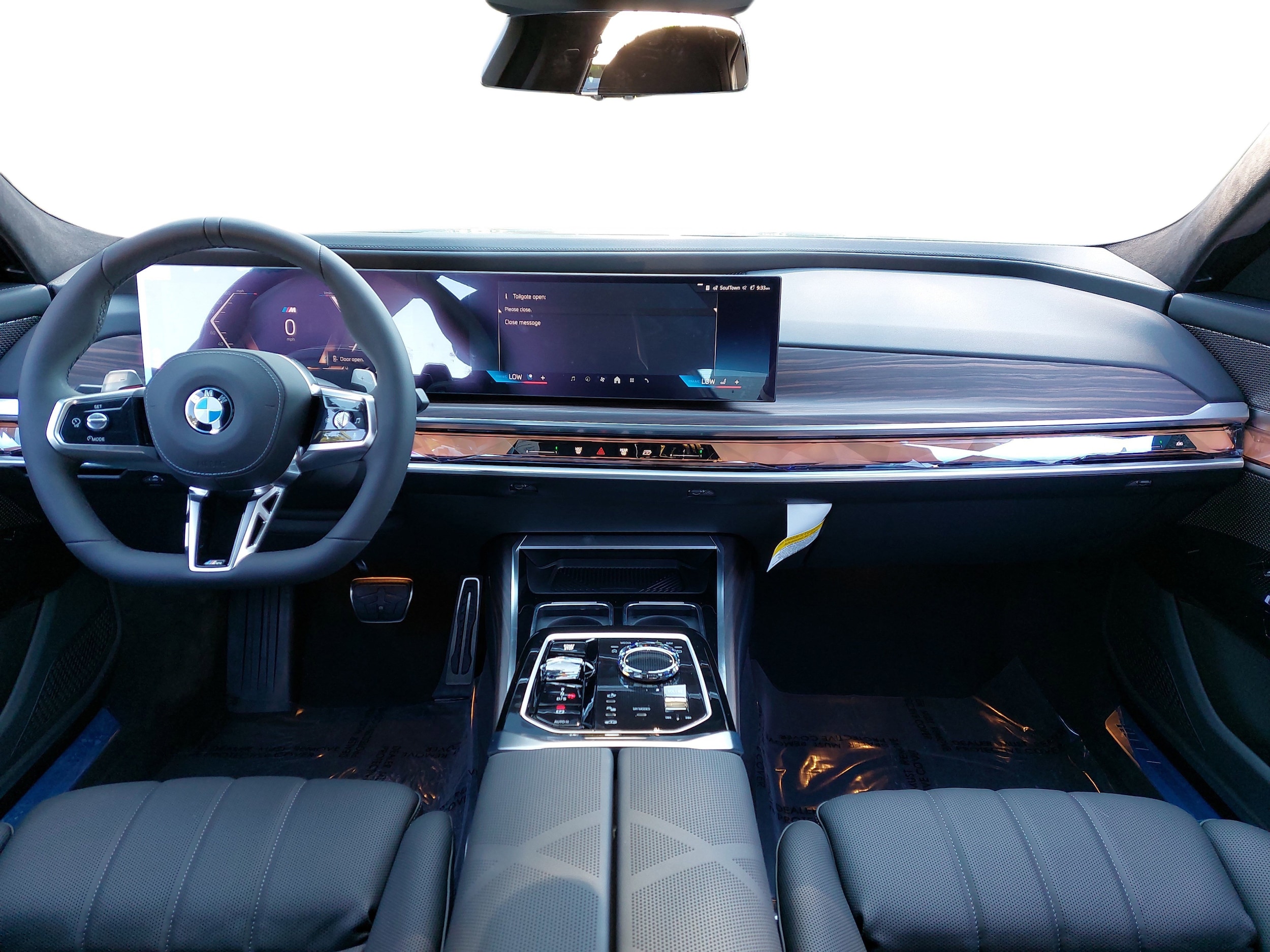 2025 BMW 7 Series 760i - Photo 9