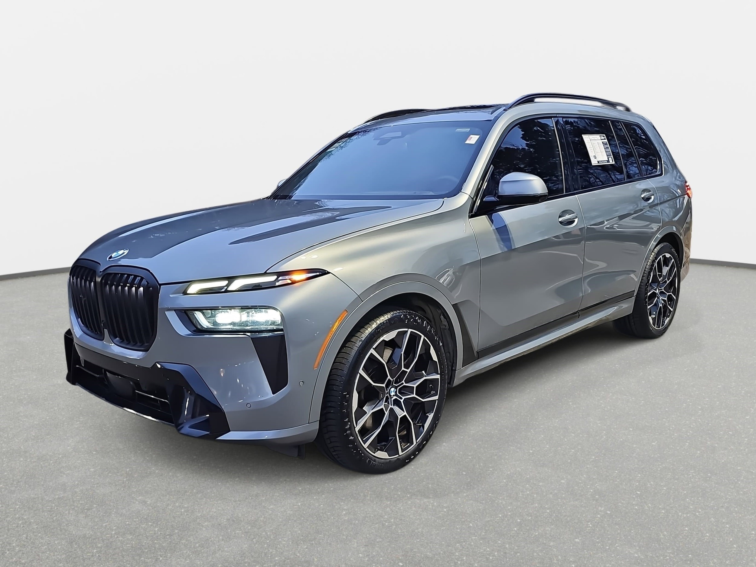 2023 BMW X7 40i's photo