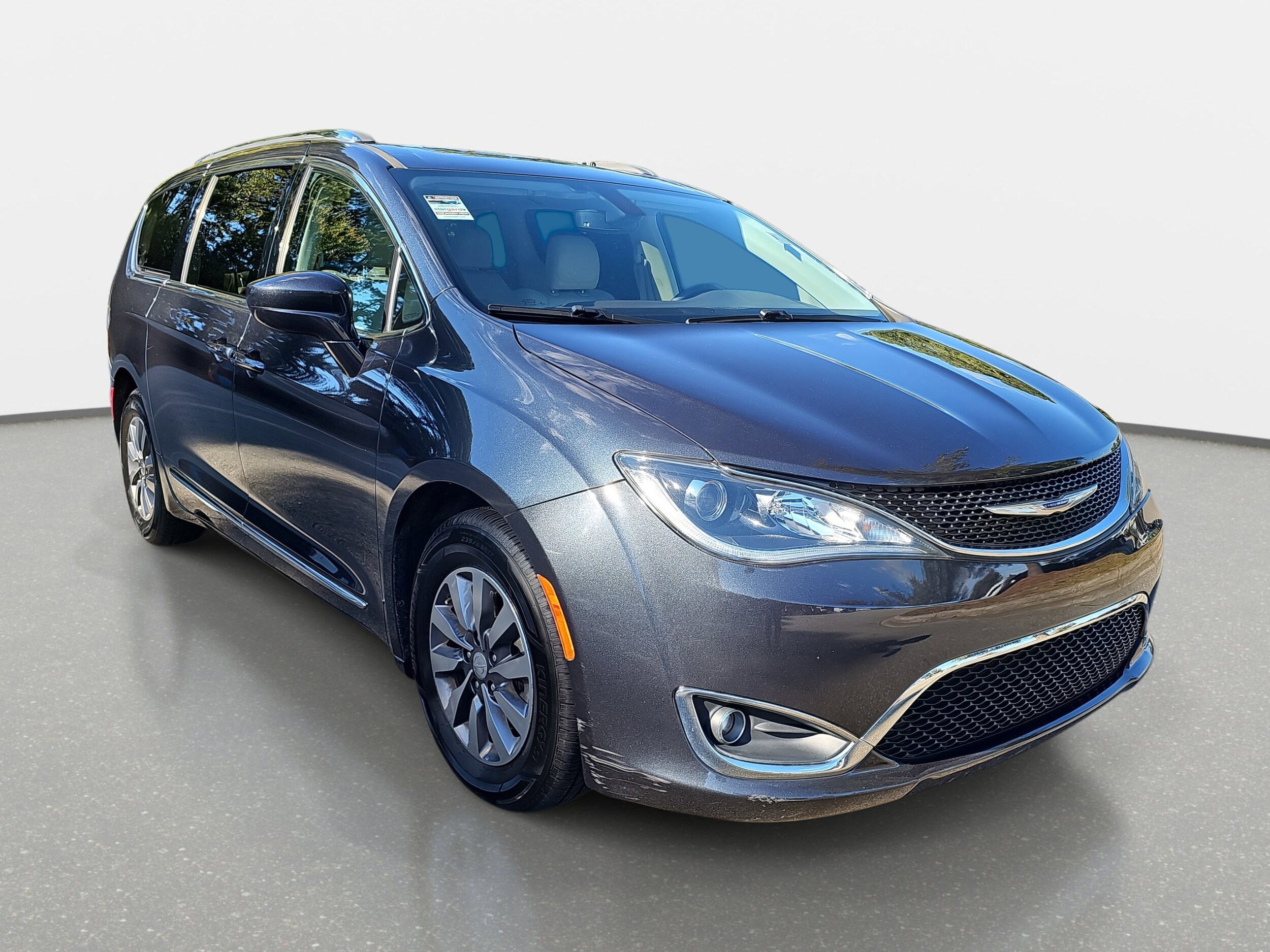 2020 Chrysler Pacifica Touring Plus photo 3