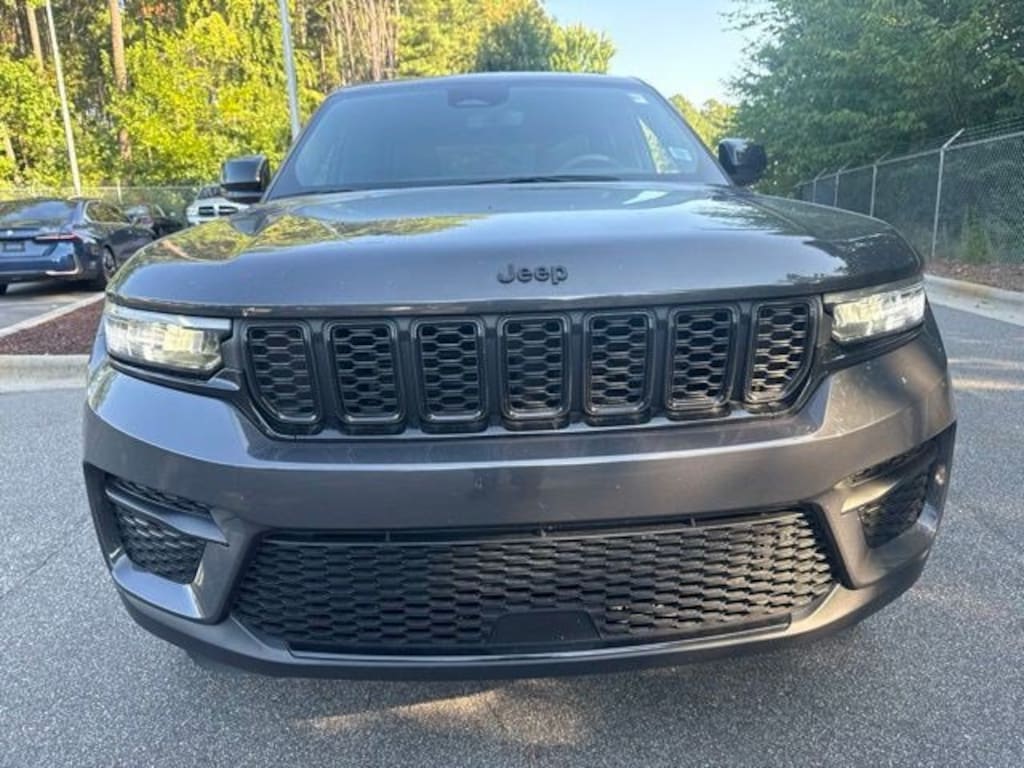 Used 2024 Jeep Grand Cherokee Altitude SUV