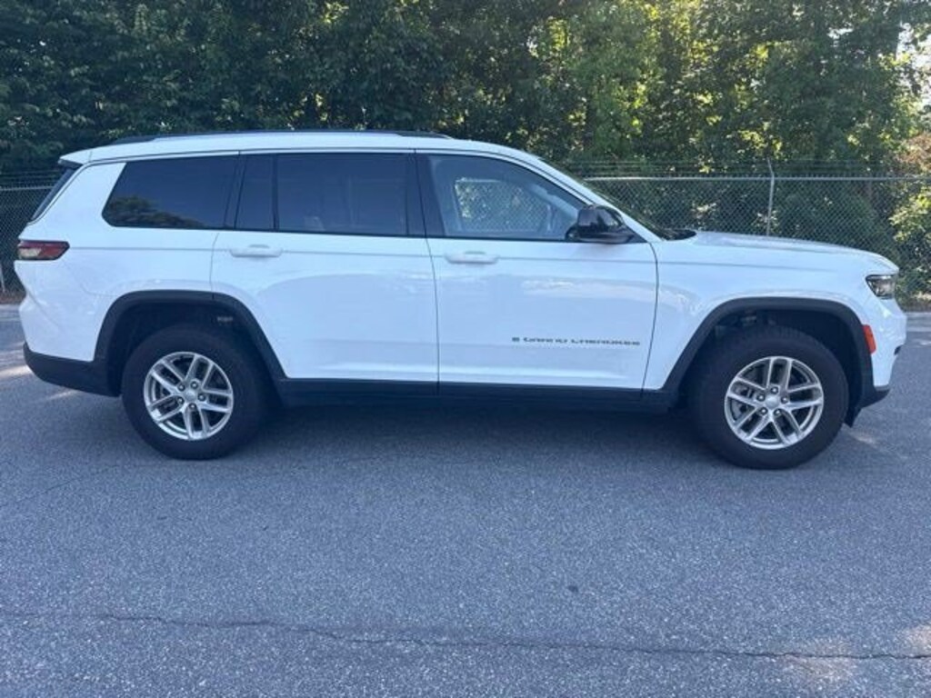 Used 2022 Jeep New Grand Cherokee Laredo SUV