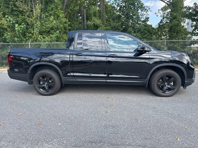 2023 Honda Ridgeline Black Edition photo 3