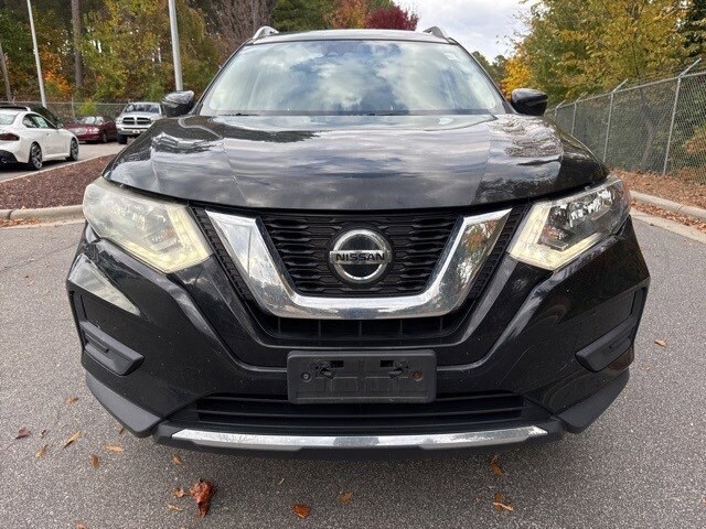 2019 Nissan Rogue SV photo 2