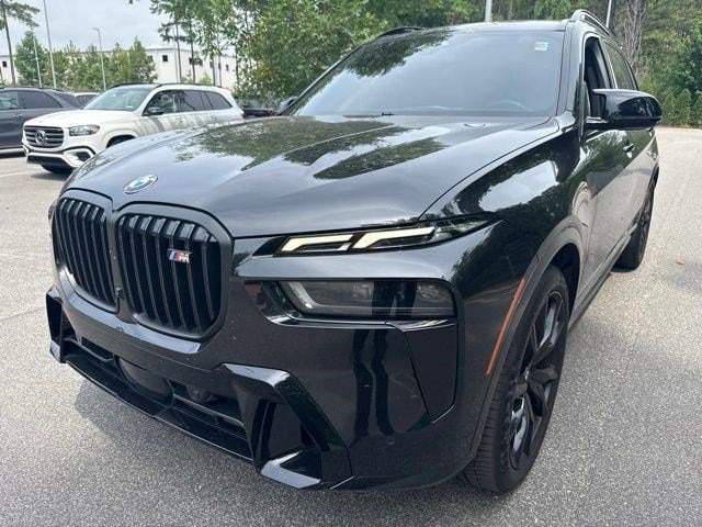 2023 BMW X7 M60i's photo