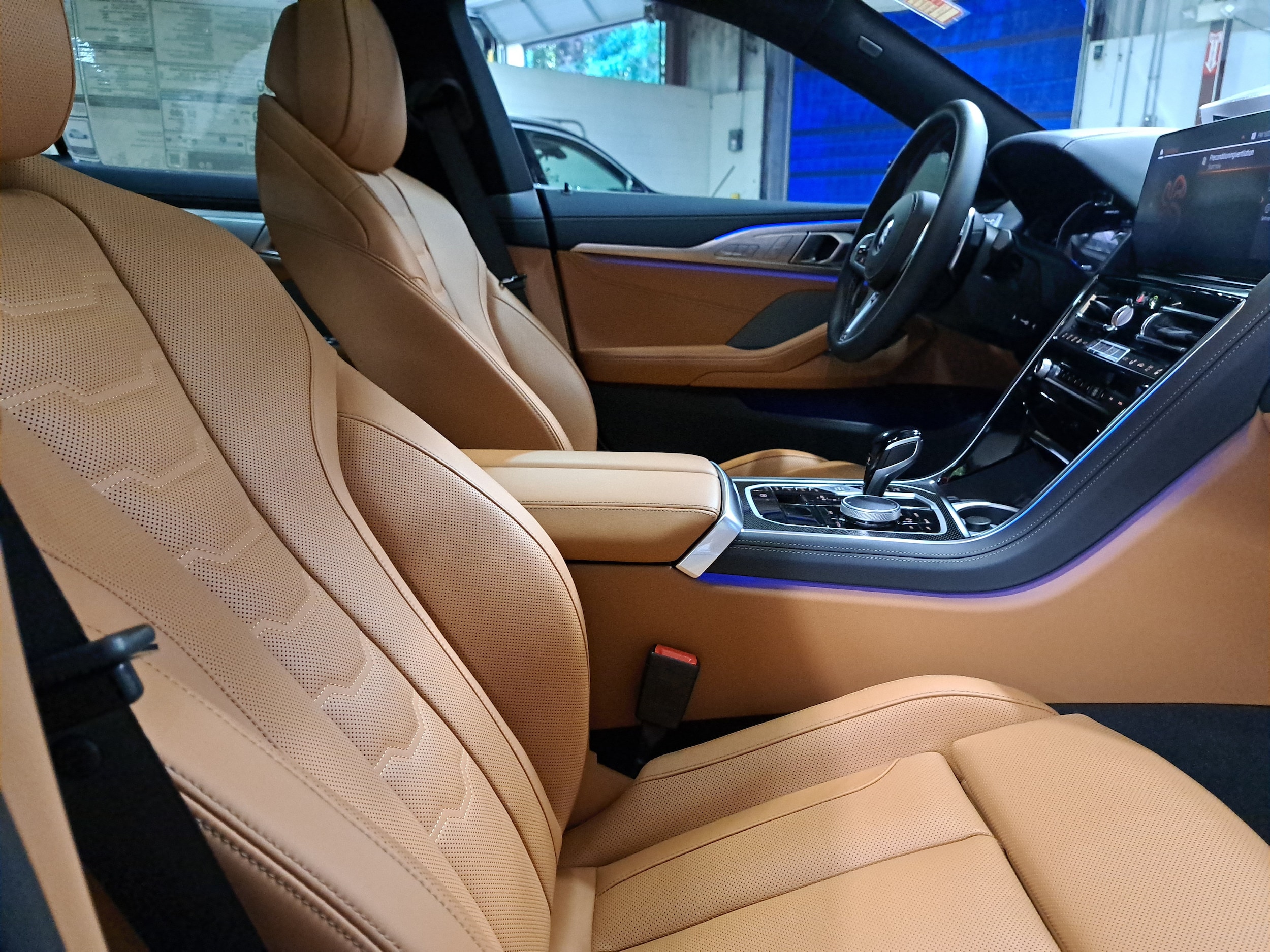 2026 BMW 8 Series M850i - Photo 10