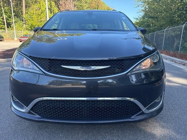 2020 Chrysler Pacifica Touring Plus photo 2