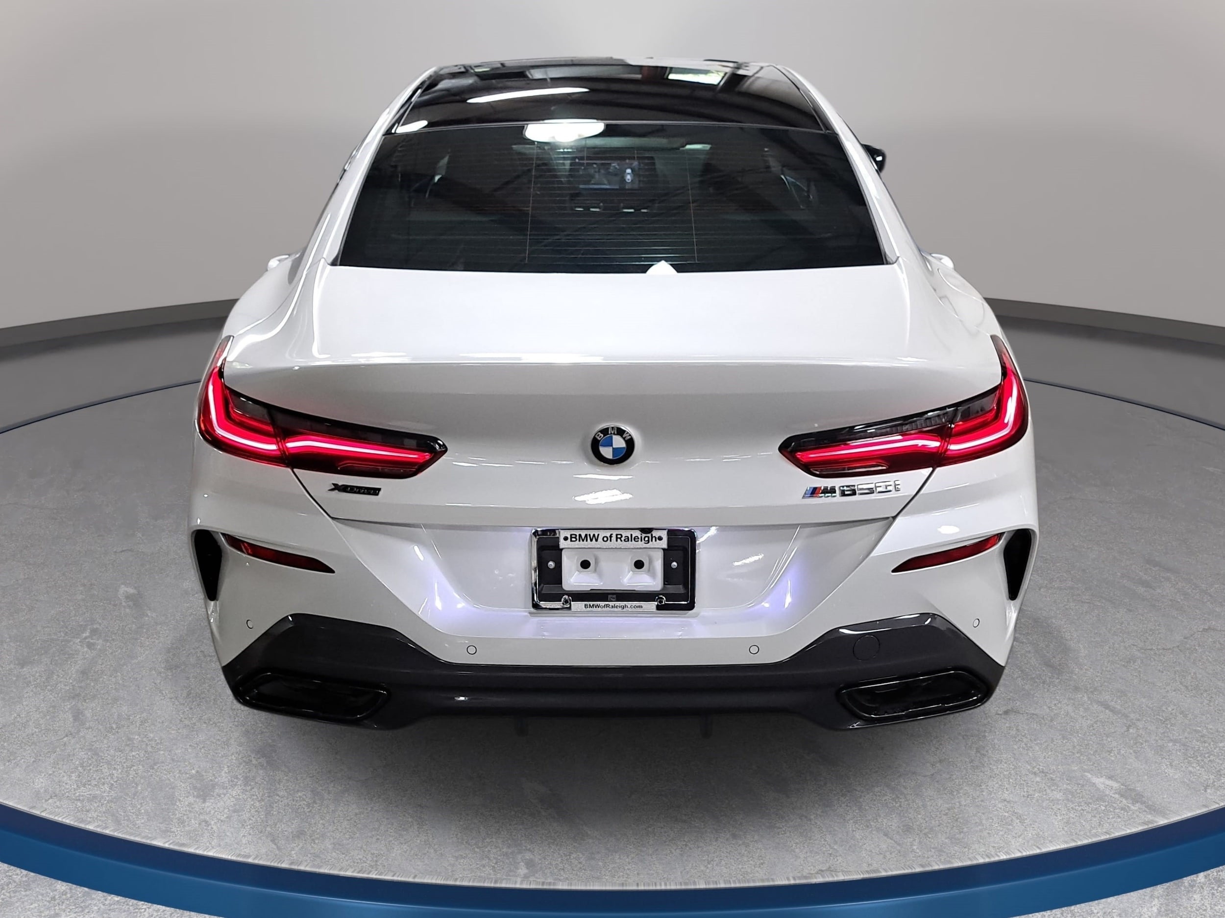 2026 BMW 8 Series M850i - Photo 6