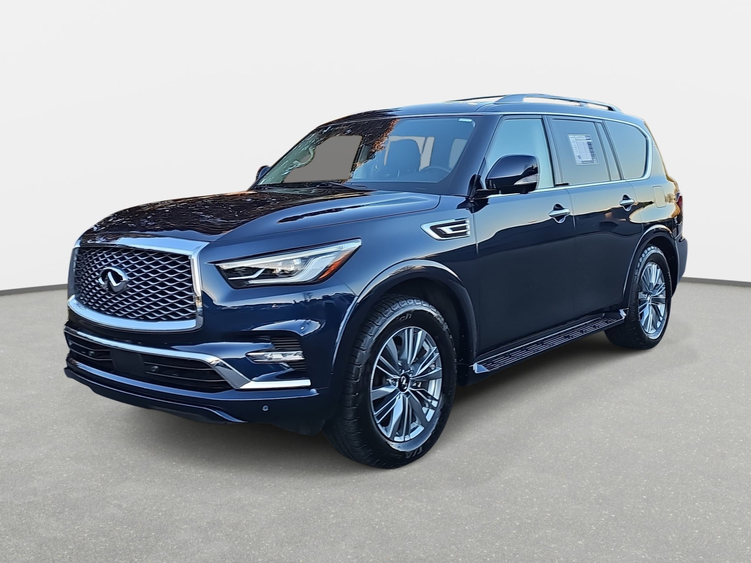 2021 INFINITI QX80's photo