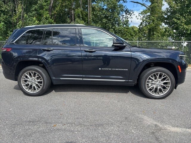 2023 Jeep Grand Cherokee Summit photo 3