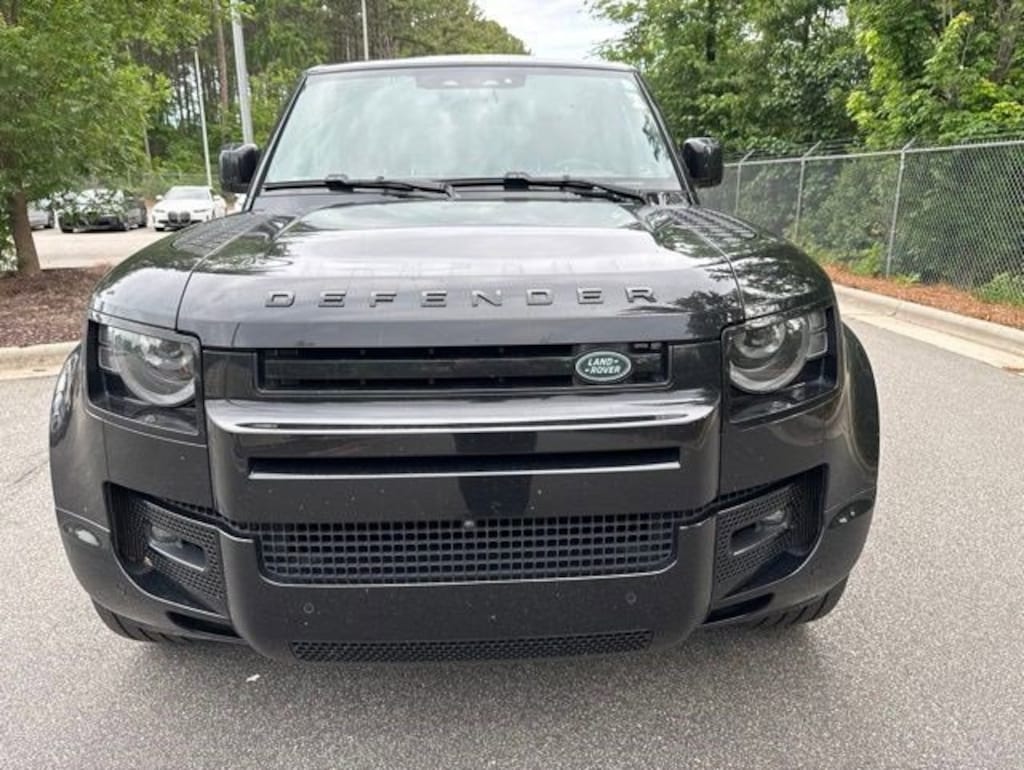 Used 2025 Land Rover Defender 110 V8 SUV