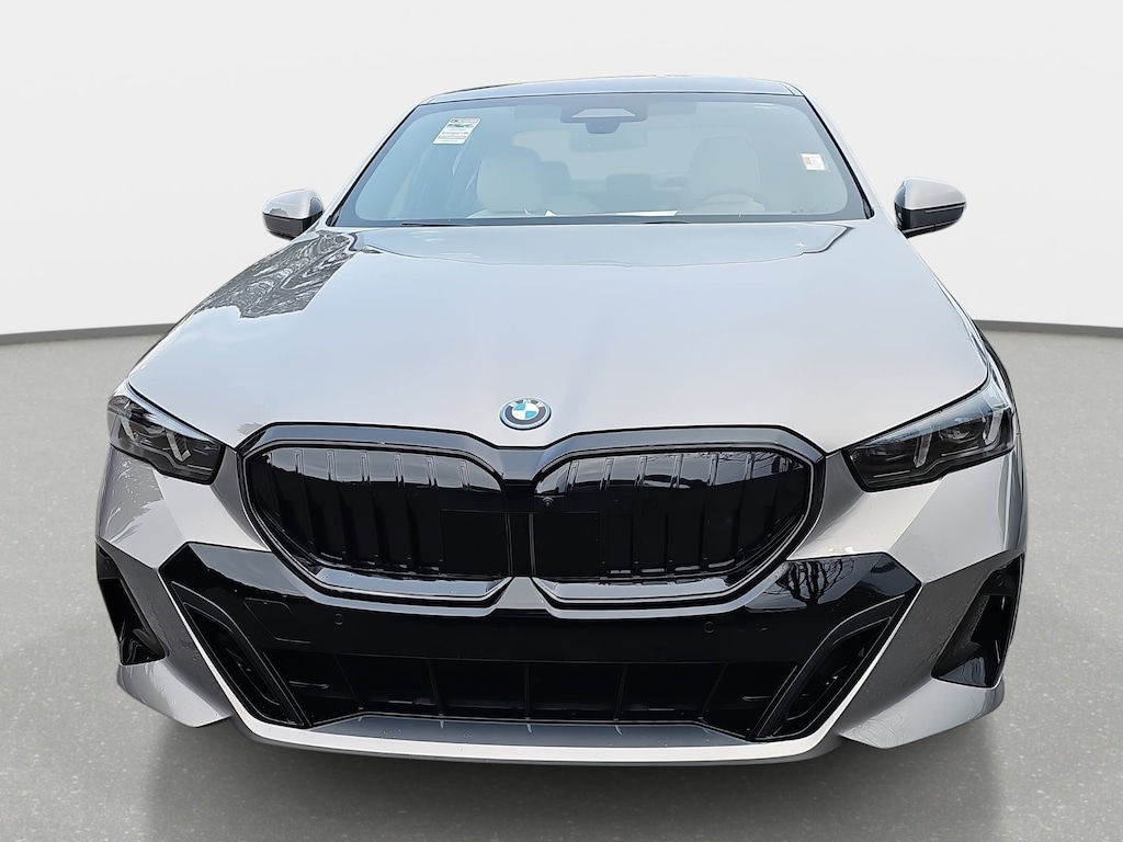 New 2026 BMW 550e xDrive Sedan