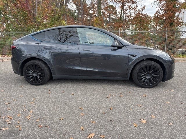 2024 Tesla Model Y Long Range photo 3