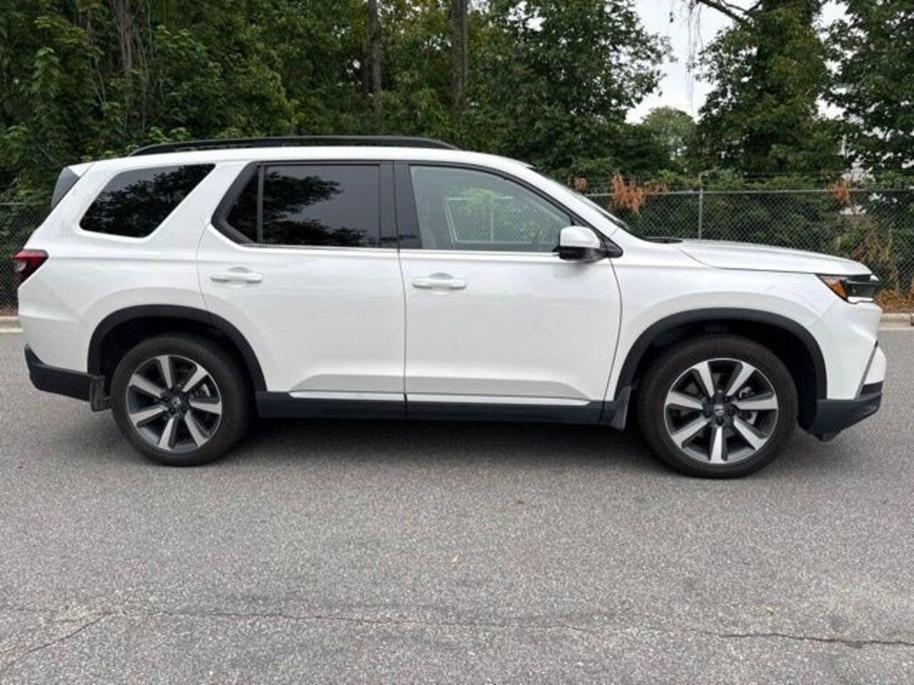 Used 2025 Honda Pilot Touring SUV