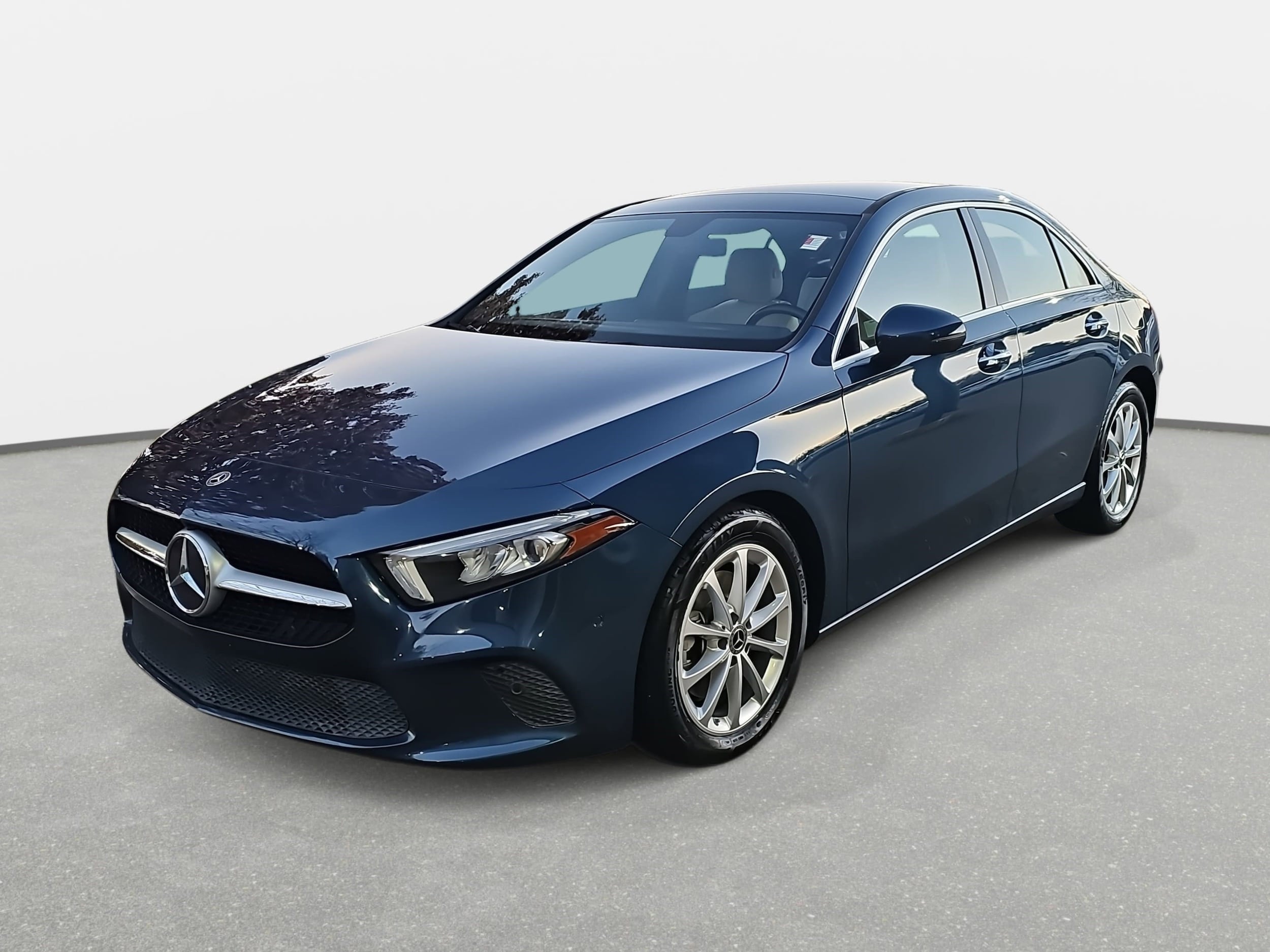 2021 Mercedes-Benz A-Class A220's photo