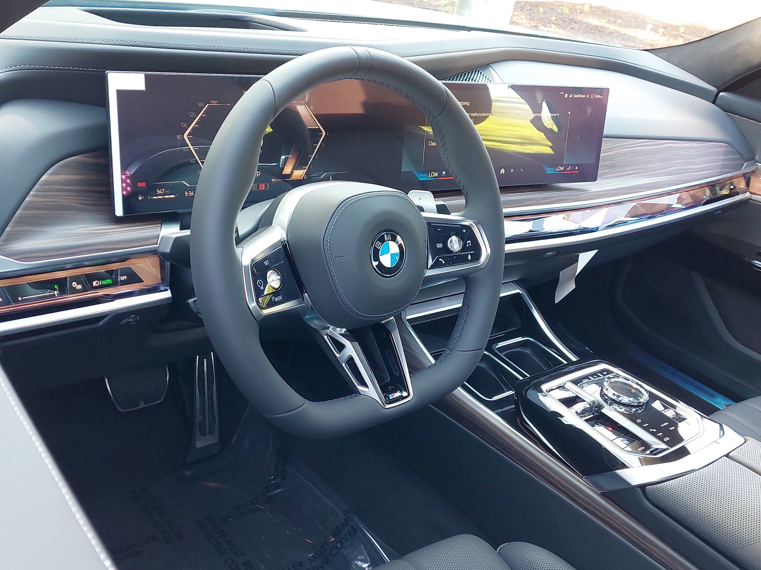 2025 BMW 7 Series 760i - Photo 17