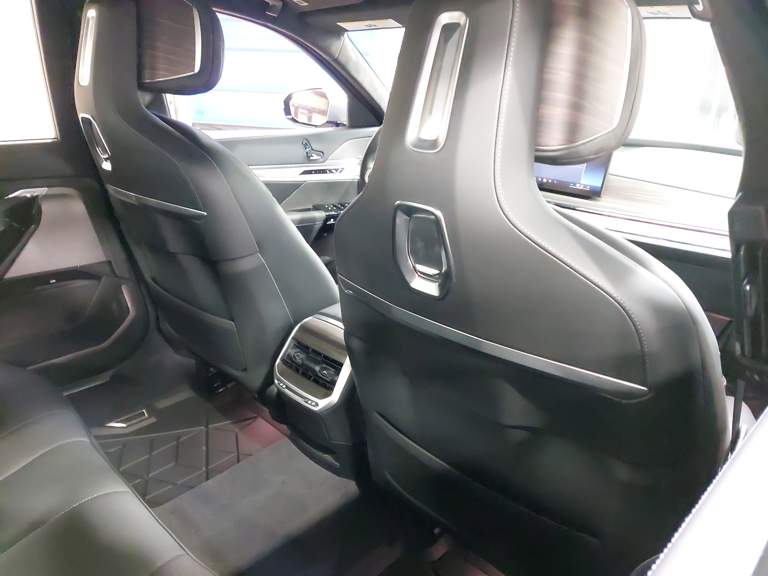 2025 BMW 7 Series 760i - Photo 11