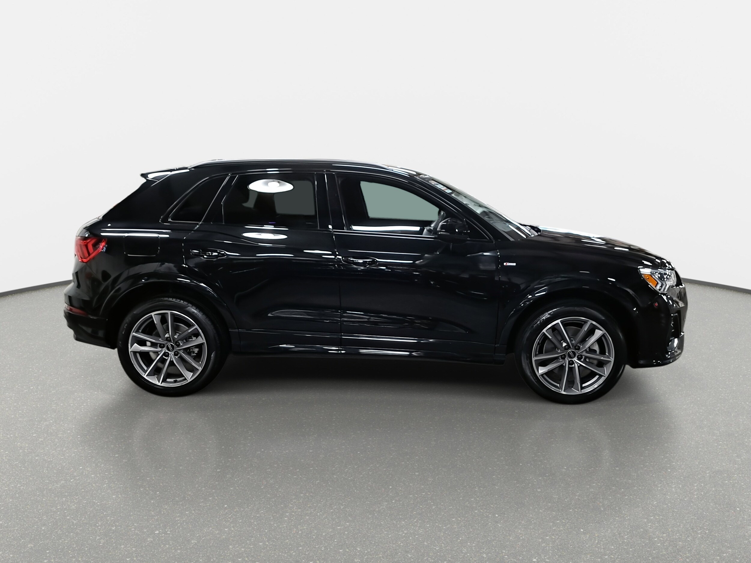 2023 Audi Q3 45 TFSI S line Premium photo 2