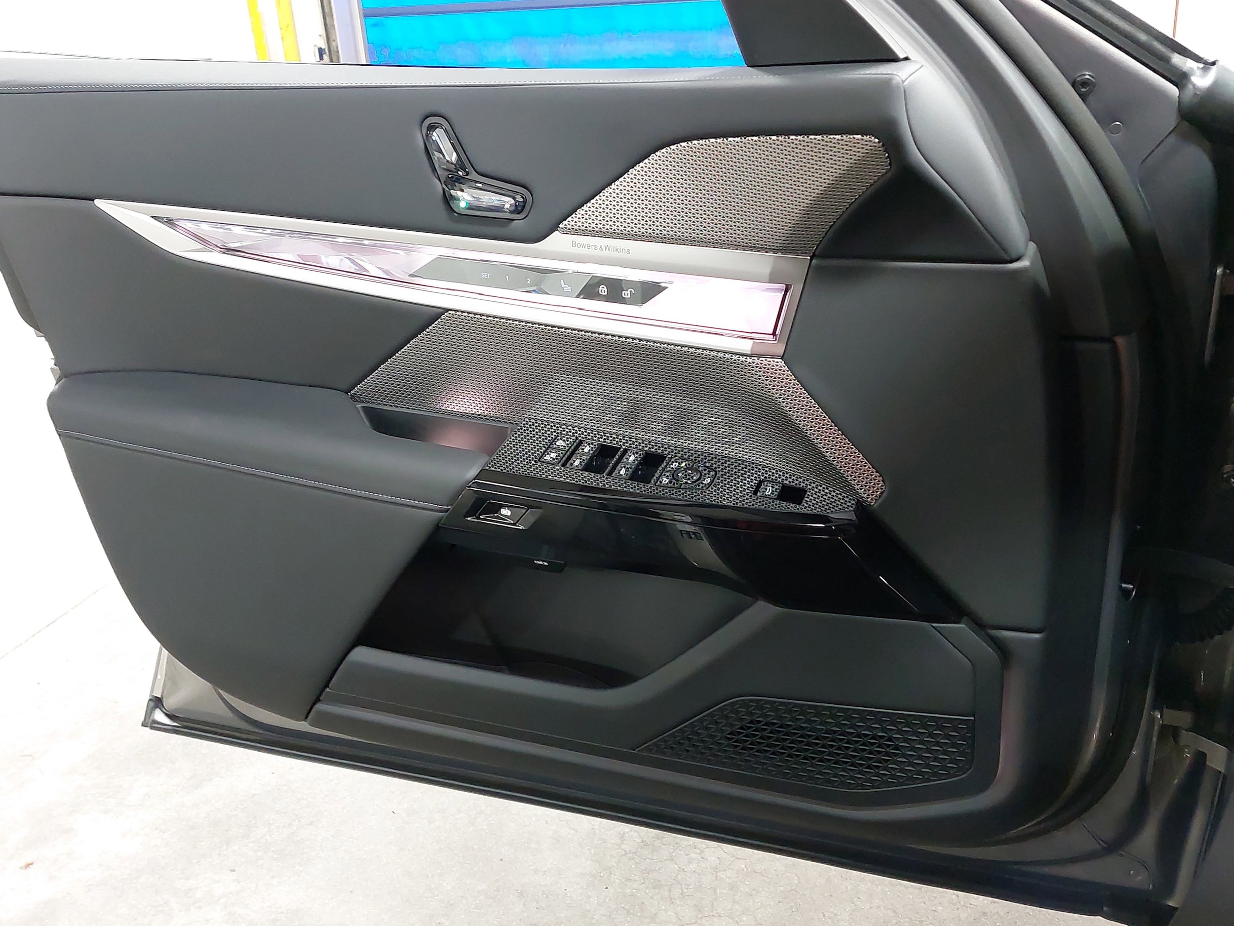 2025 BMW 7 Series 760i - Photo 27