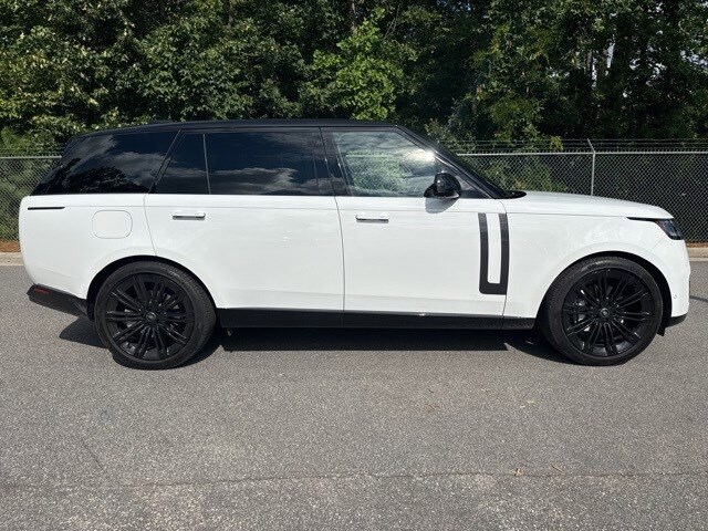 2025 Land Rover Range Rover SE photo 4