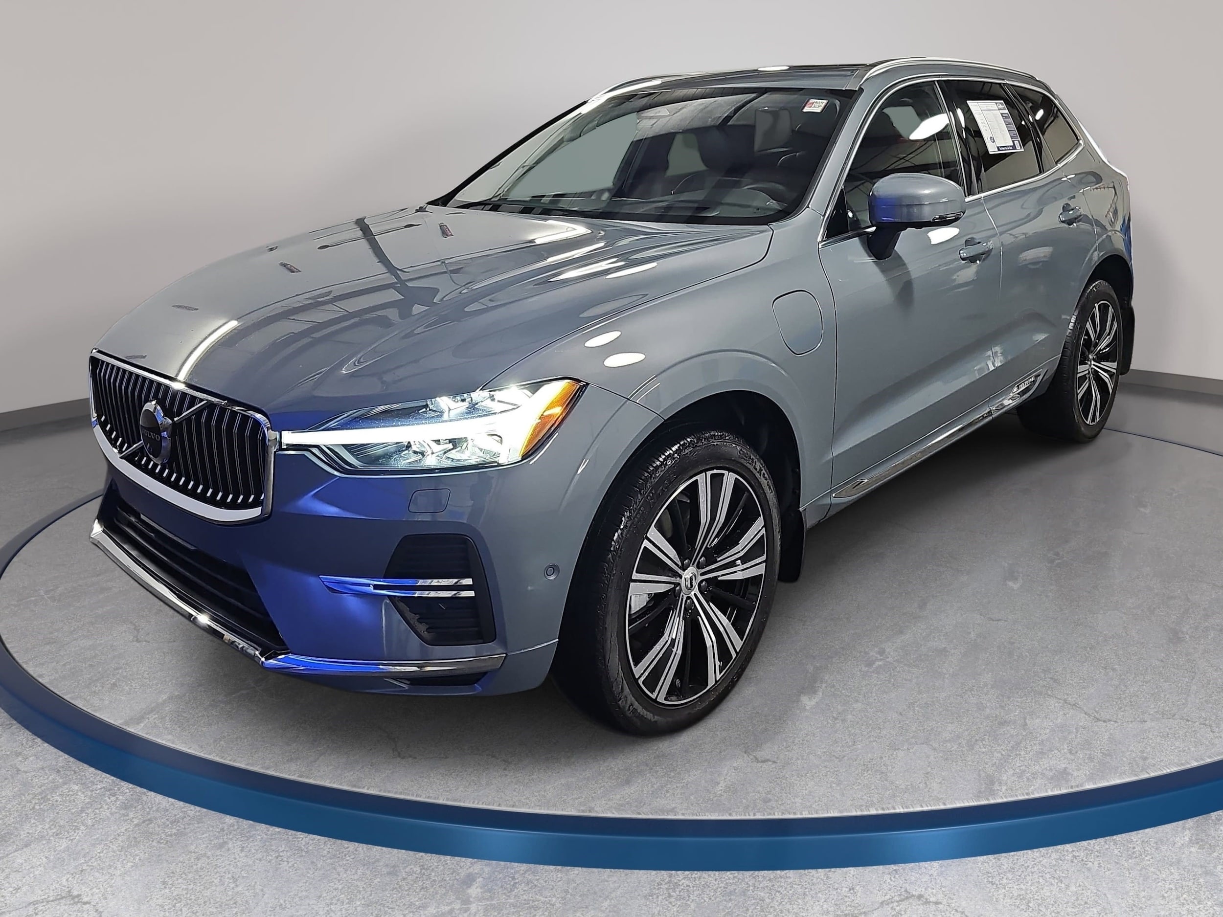 2023 Volvo XC60 T8 Ultimate Bright Theme AWD's photo