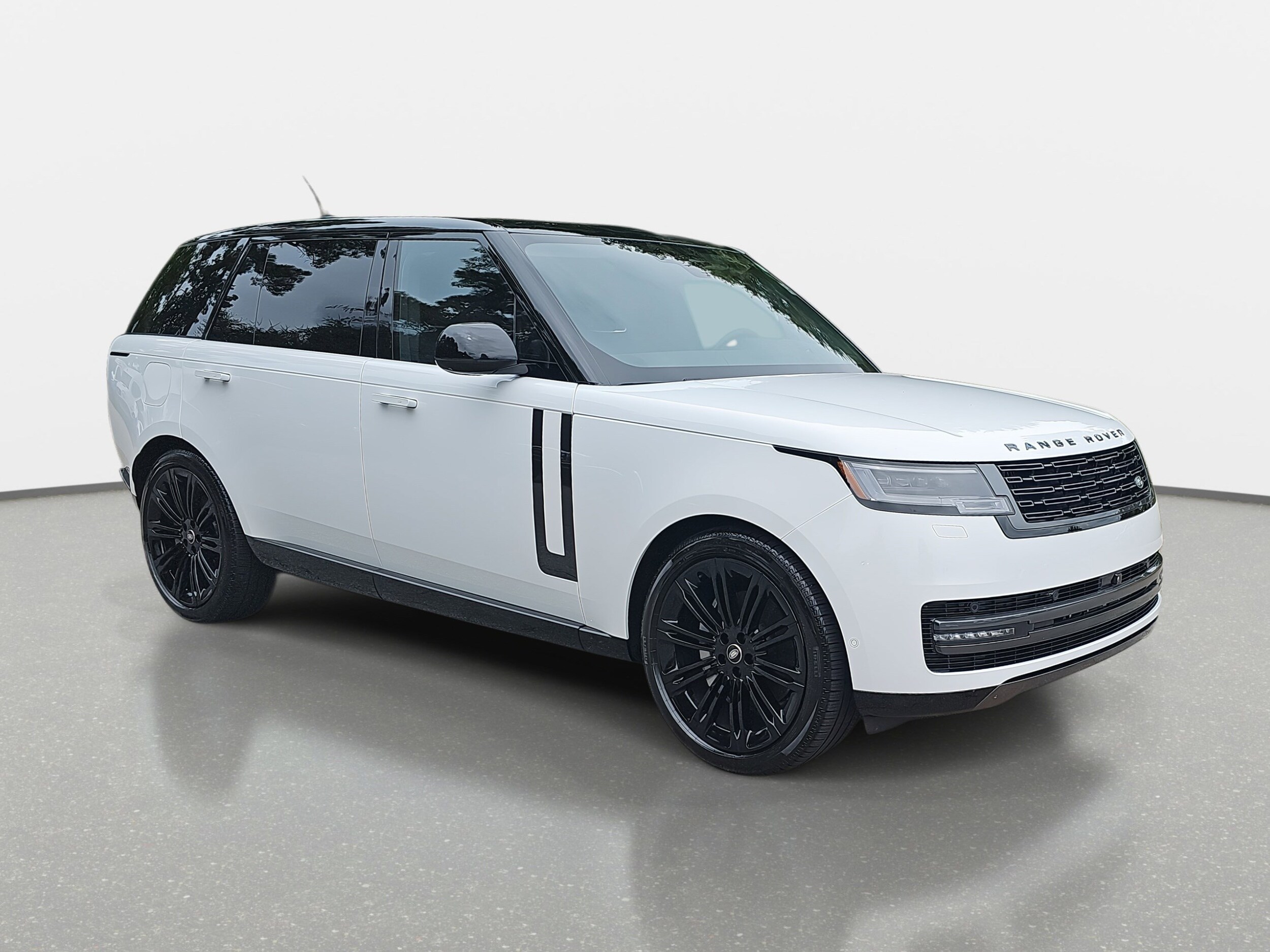 2025 Land Rover Range Rover SE photo 3