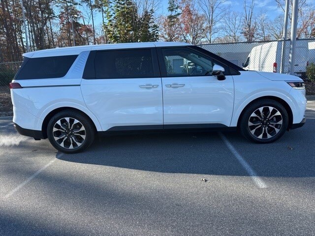 2022 Kia Carnival EX photo 4