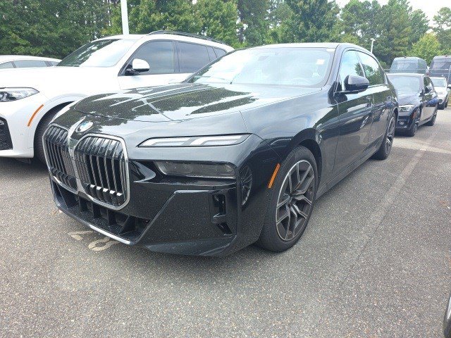 2025 BMW 740i xDrive Sedan