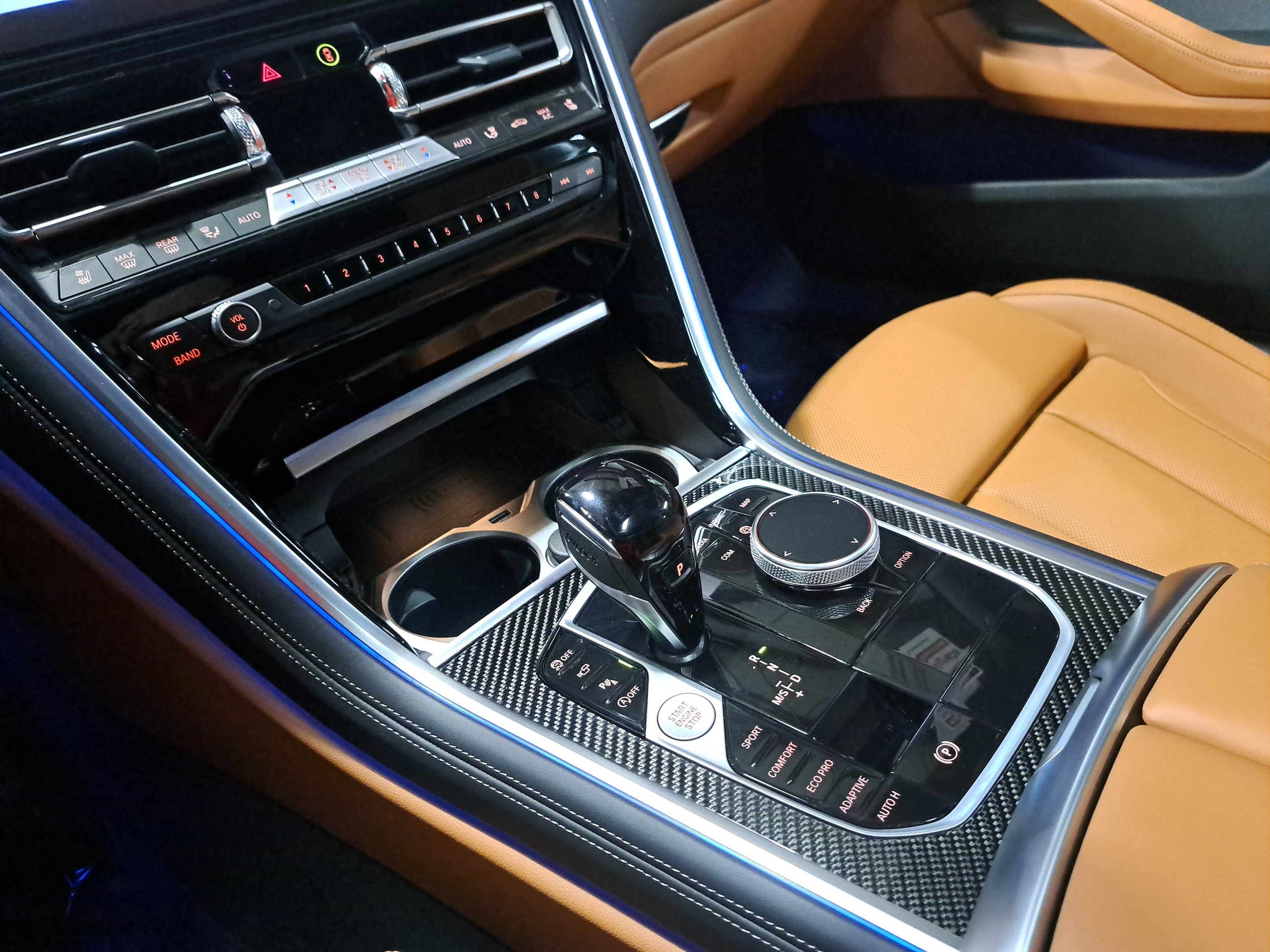 2026 BMW 8 Series M850i - Photo 24