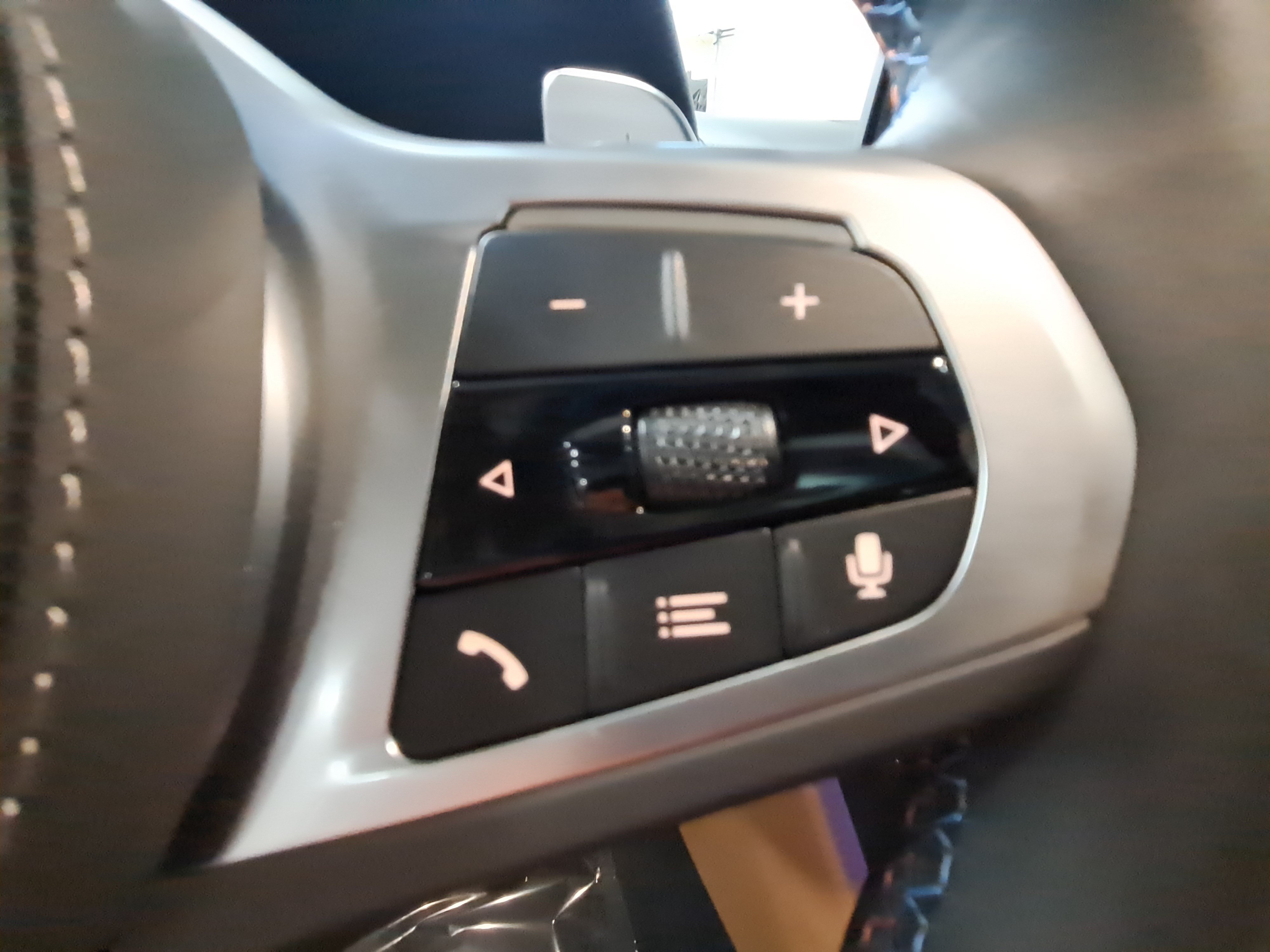 2026 BMW 8 Series M850i - Photo 17