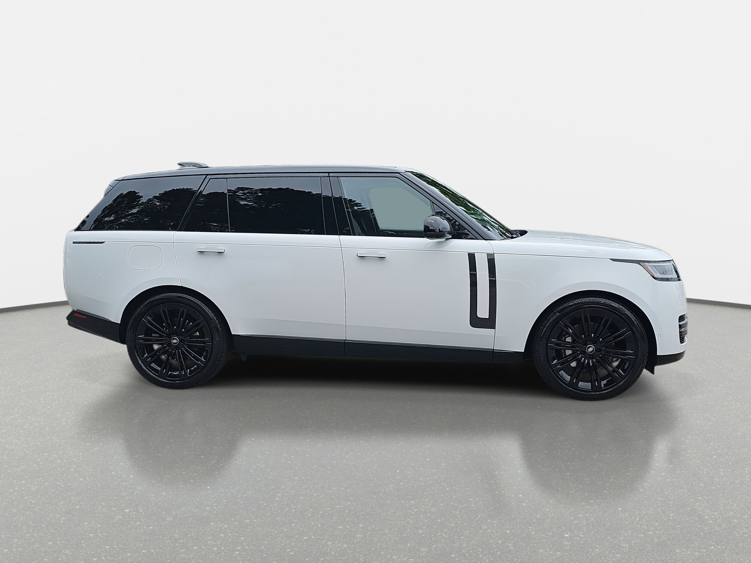 2025 Land Rover Range Rover SE photo 4