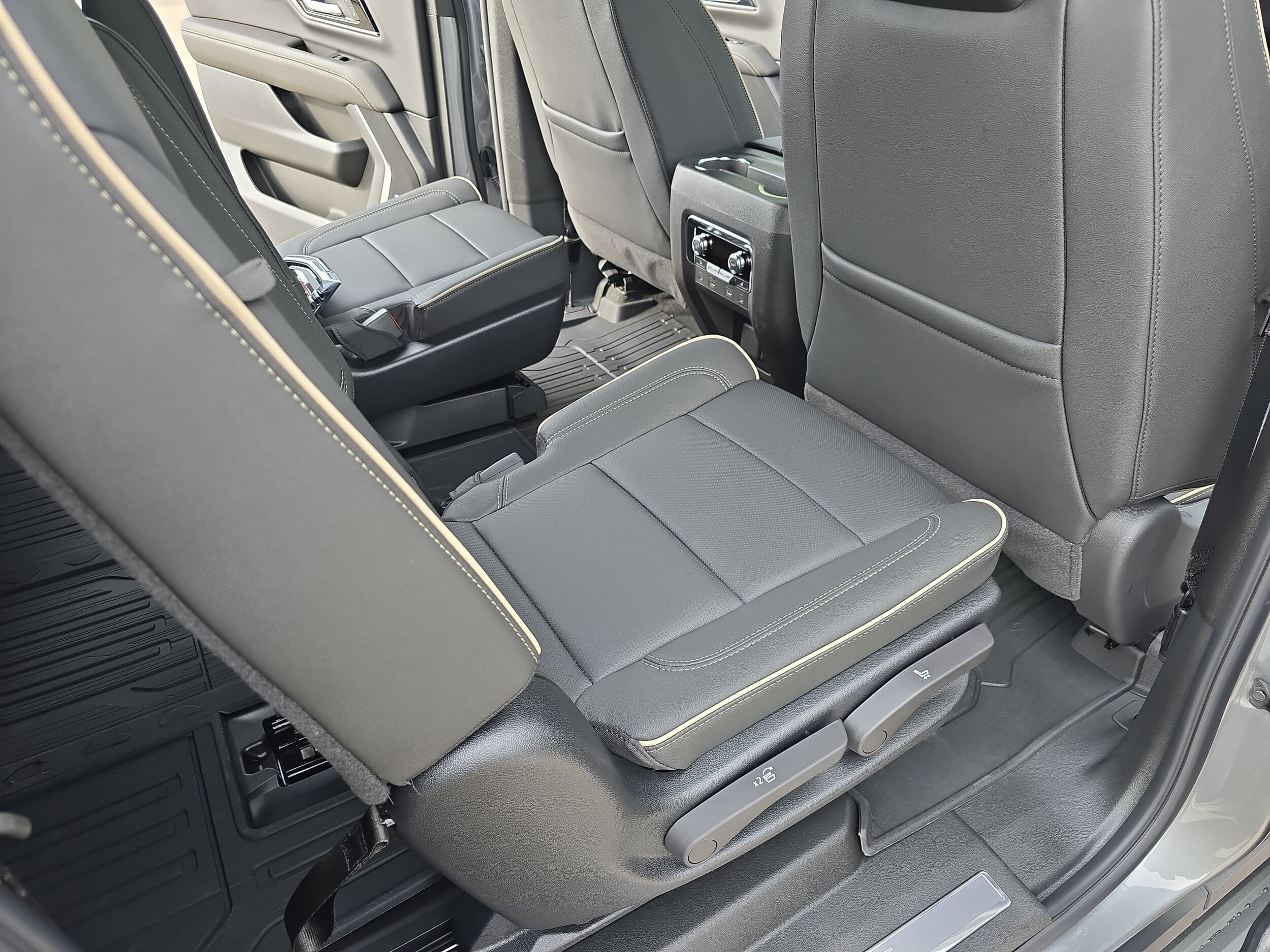 2026 GMC Yukon XL Elevation - Photo 11