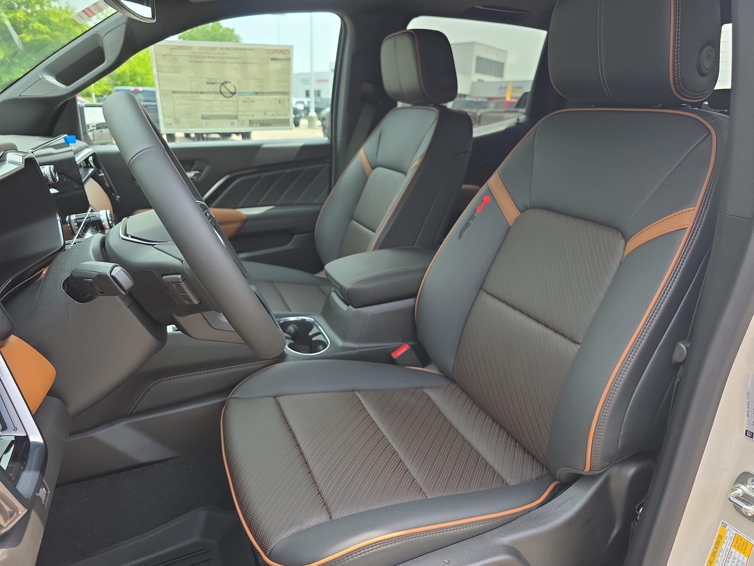 2026 GMC Canyon AT4 - Photo 14