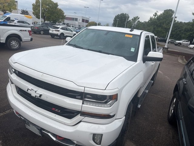 2017 Chevrolet Silverado 1500 LT photo 2